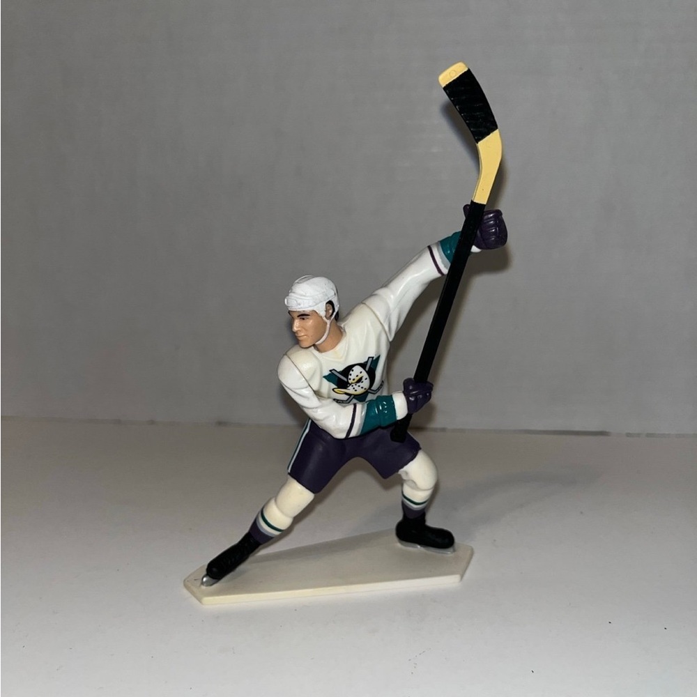 Starting Lineup Anaheim Mighty Ducks #9 Paul Kariya NHL 1996 Figure